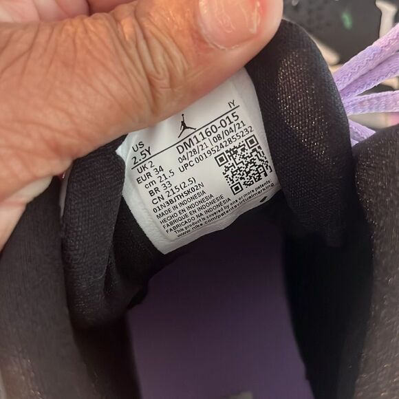 BOYS NIKE Sneakers - Picture 6 of 6